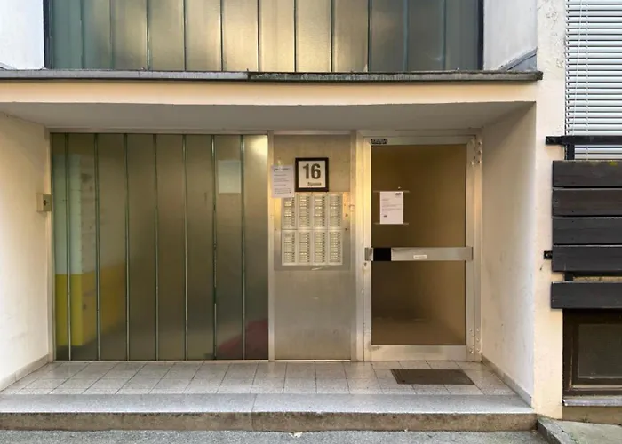 Bernhards Kossgasse - Gratis Parken, Klimaanlage & Balkon Apartment *