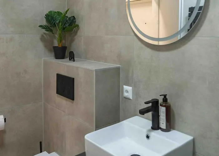 Bernhards Kossgasse - Gratis Parken, Klimaanlage & Balkon * Graz