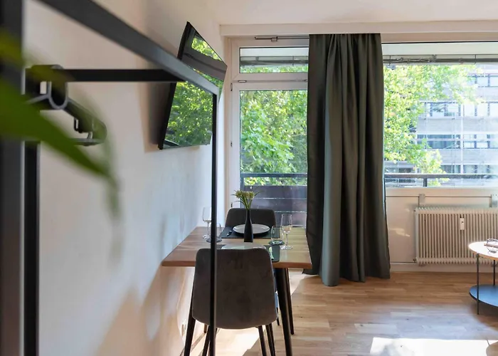 Bernhards Kossgasse - Gratis Parken, Klimaanlage & Balkon Apartment *