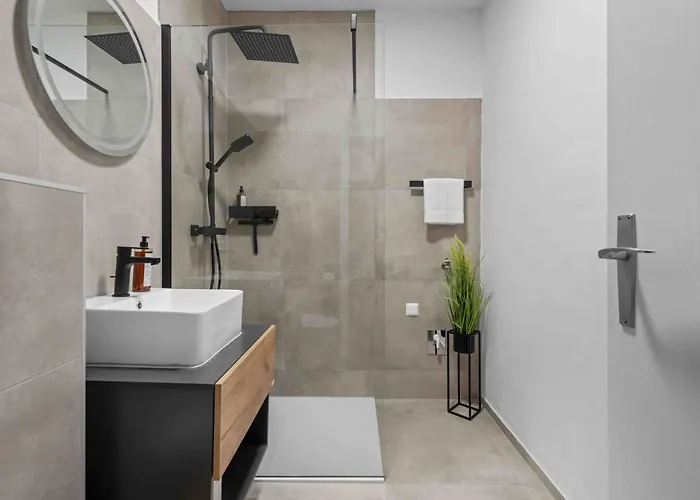 Bernhards Kossgasse - Gratis Parken, Klimaanlage & Balkon *