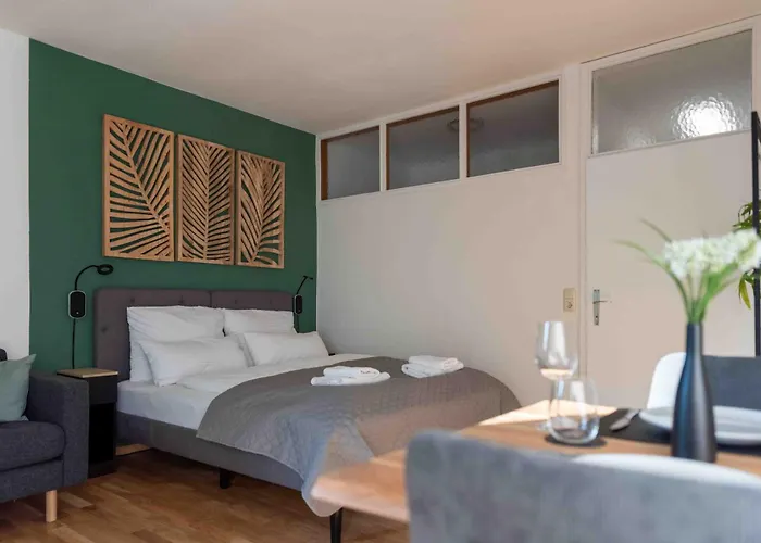 Bernhards Kossgasse - Gratis Parken, Klimaanlage & Balkon Apartment