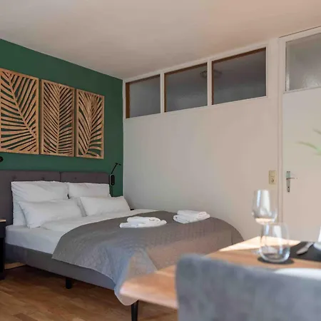 Bernhards Kossgasse - Gratis Parken, Klimaanlage & Balkon Apartmán
